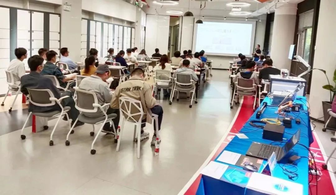 全國高校巡回研討會